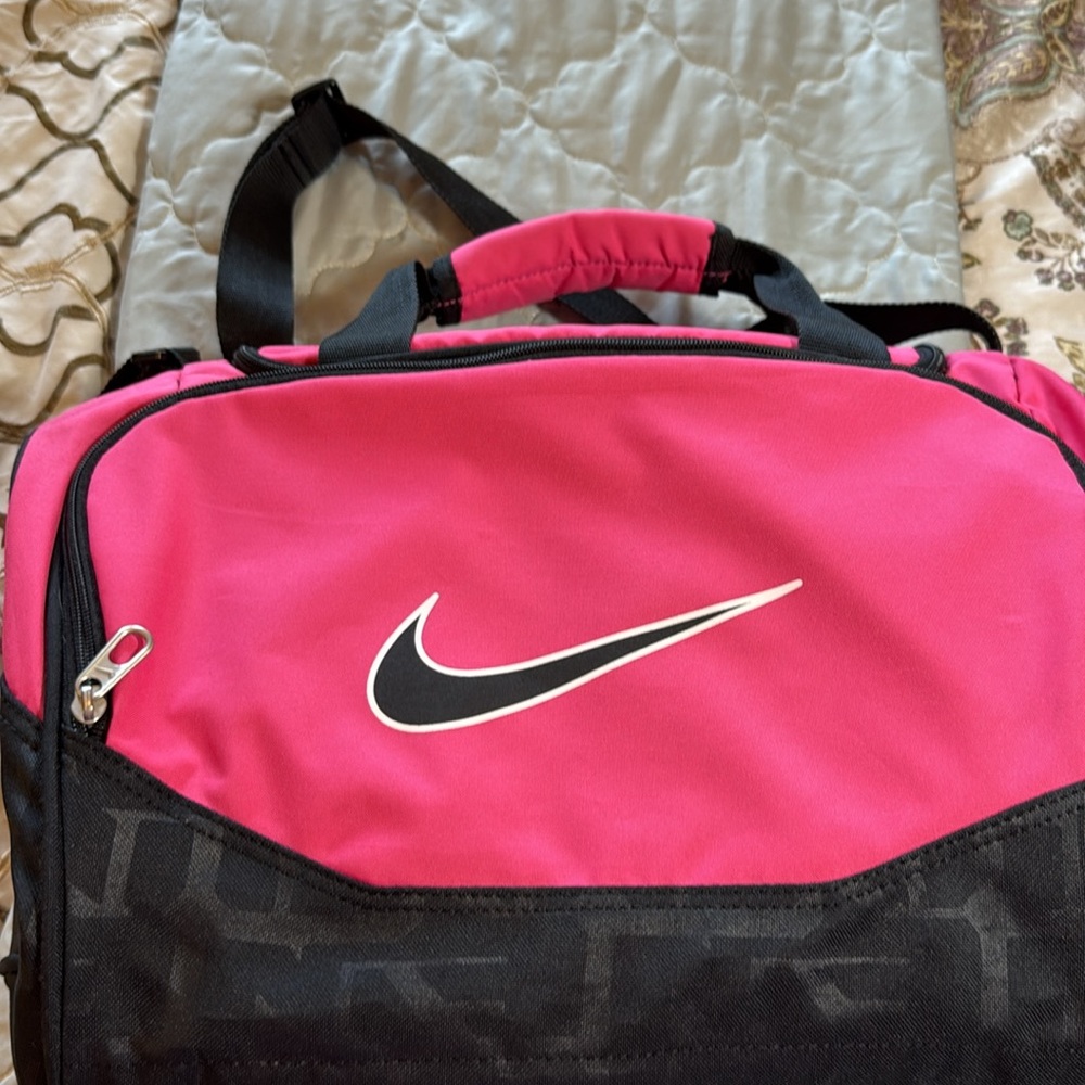 Nike Fuchsia and Black Sports Bag - Picture 4 of 10